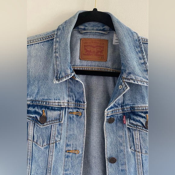 Levi’s boyfriend fit denim jacket - Picture 2 of 3